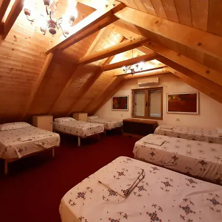 ホステル The Wanderers Shkodër